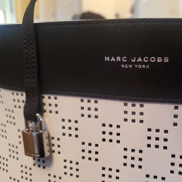 Marc Jacobs Perforated Grind Tote Bag New NWT - Picture 2 of 10